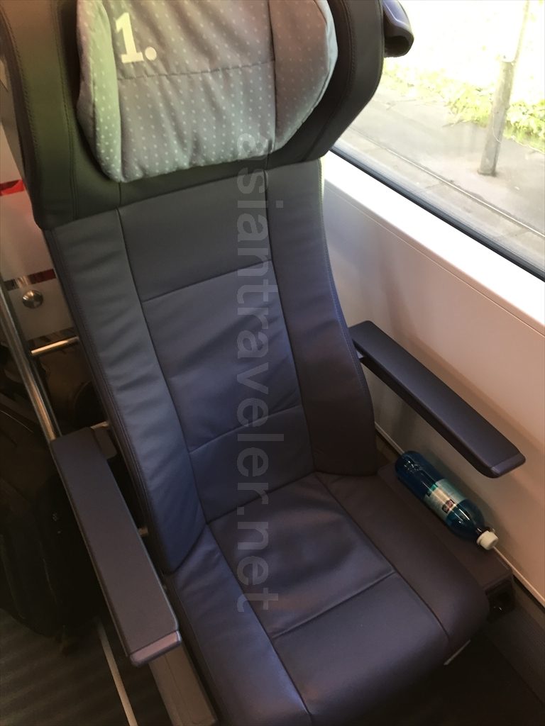 ドイツの特急列車ICEの一等車座席